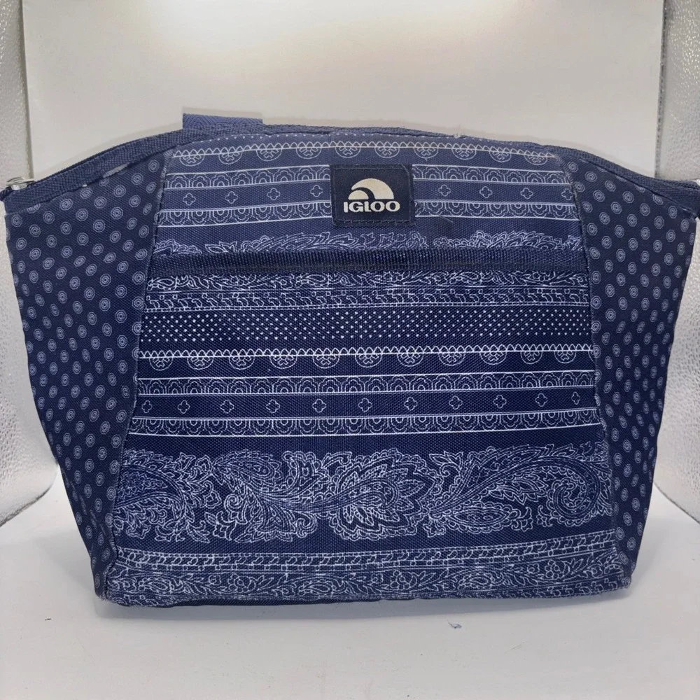 Igloo Insulated Lunch Tote Bag Blue Paisley Pattern Soft Side Cooler 9 Can‎